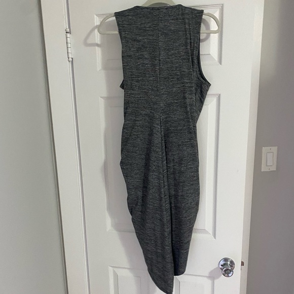 Size Large form fitting grey dress - Picture 4 of 5